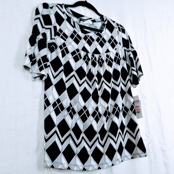 Rampage Bell Sleeve Top NWT 🎉Host Pick🎉 - Picture 2 of 7